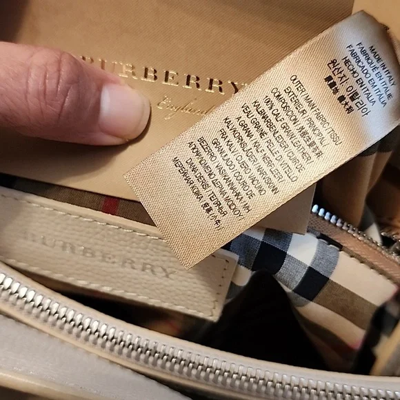 Burberry Banner Leather Tote Bag in Ivory with Tan leather details - Picture 5 of 16